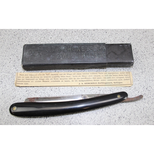 1609 - Qty of assorted vintage cut throat and safety razors etc