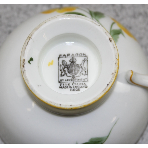 1715 - Qty of mainly Art Deco cups, saucers & side plates to include Paragon & Alfred Meakin