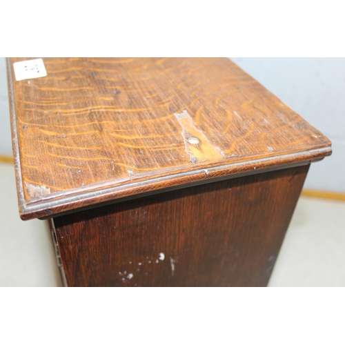 287 - A vintage oak tabletop cabinet with 4 small drawers