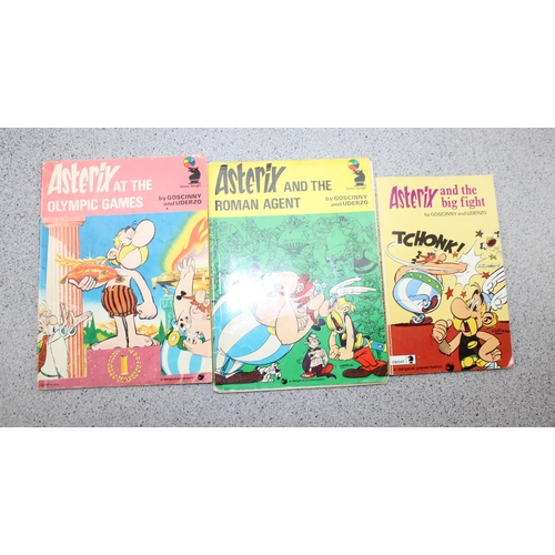 565 - Qty of vintage Asterix books