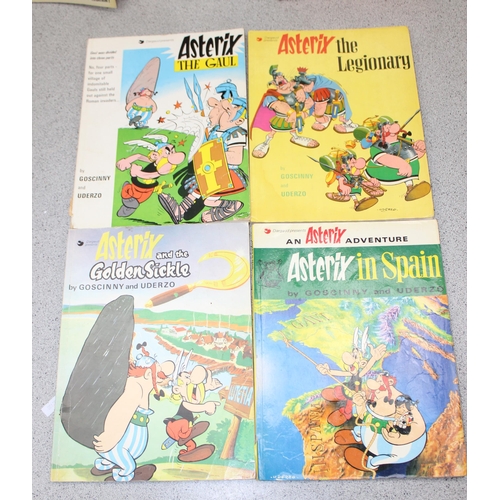 565 - Qty of vintage Asterix books