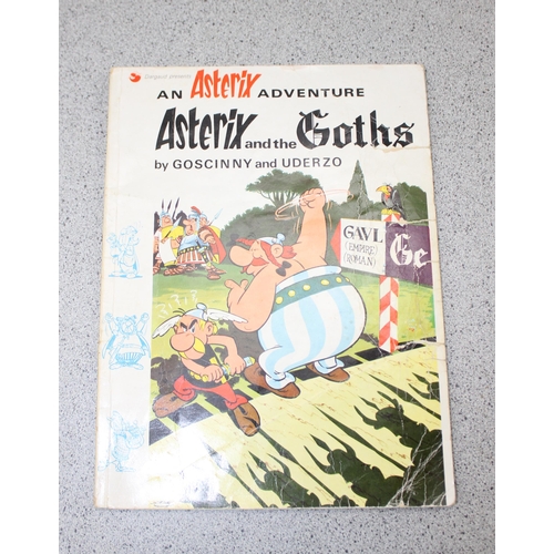 565 - Qty of vintage Asterix books