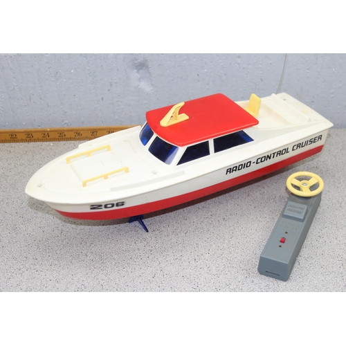 1533 - Vintage radio controlled motor cruiser boat in box