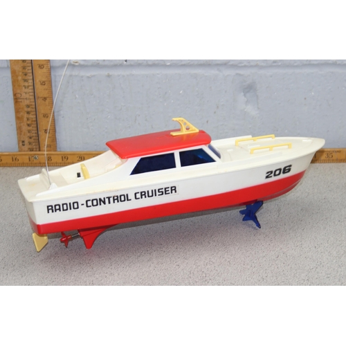 1533 - Vintage radio controlled motor cruiser boat in box