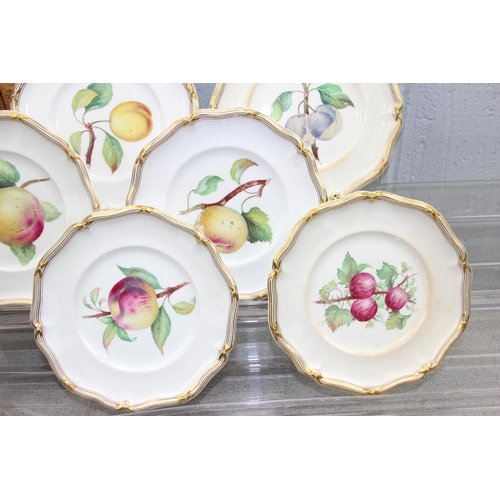 1621 - A set of 8 antique Davenport china dessert plates decorated with hand painted fruits, c.1870