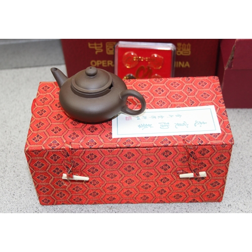 1755 - A large qty of assorted modern Chinese collectables, many boxed to inc some 2008 Beijing Olympics it... 