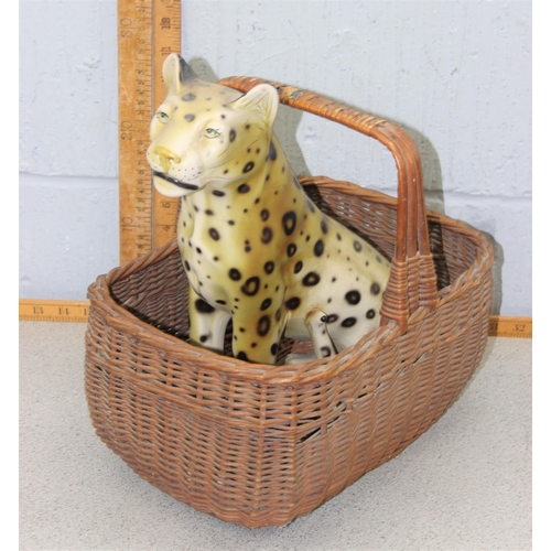 1756 - A large vintage pottery figure of a leopard and a wicker basket (2)