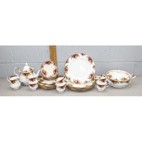 1759 - Qty of assorted Royal Albert 