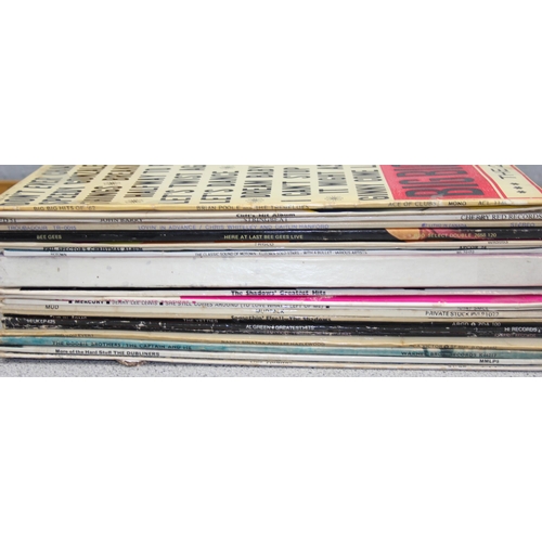 673 - Qty of assorted 1960's and 70's vinyl records, approx 21 + boxset