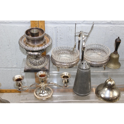 1020 - Box of mixed antique & later metalware to include silver plate & pewter