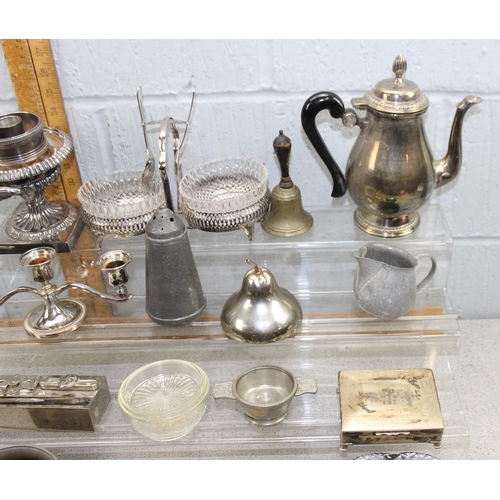 1020 - Box of mixed antique & later metalware to include silver plate & pewter