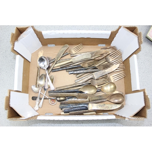 1022 - Quantity of loose & boxed silver plate cutlery