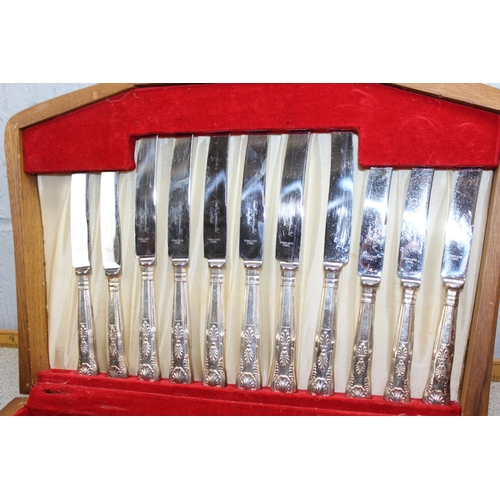 1023 - A silver plated Kings pattern canteen of cutlery in case by Smith Seymour of Sheffield