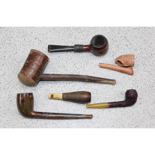 1637 - Qty of assorted smoking pipes to inc an unusual upside down 