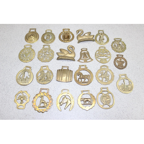 1766 - Qty of vintage horse brasses