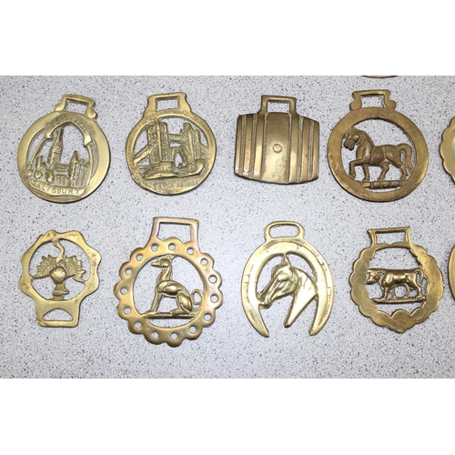 1766 - Qty of vintage horse brasses