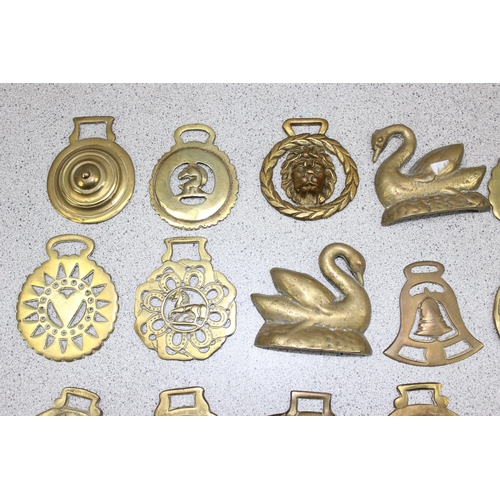 1766 - Qty of vintage horse brasses