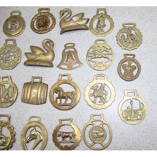 1766 - Qty of vintage horse brasses