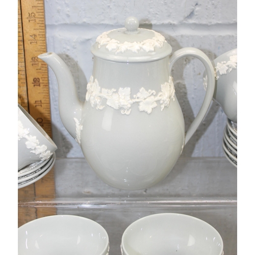 1774 - A Wedgwood white vine on grey Queensware pattern tea and dinner service, grey and white, 39 pieces