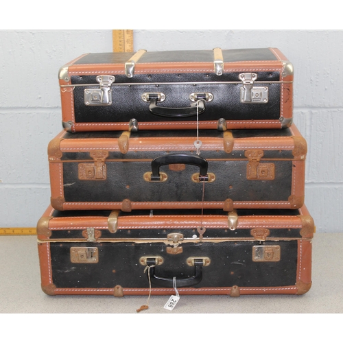 288 - A graduated set of 3 vintage suitcases