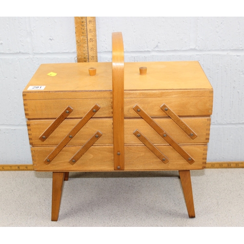 291 - Retro cantilever sewing box