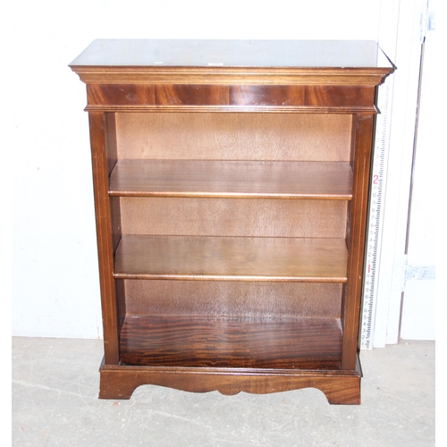 108 - A 20th century mahogany effect bookcase