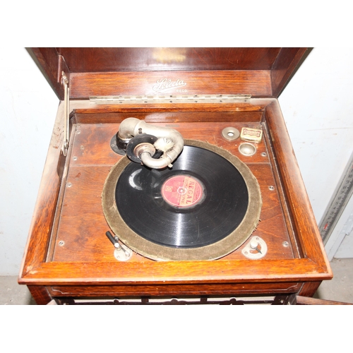 809 - A vintage Selecta gramophone in wooden cabinet