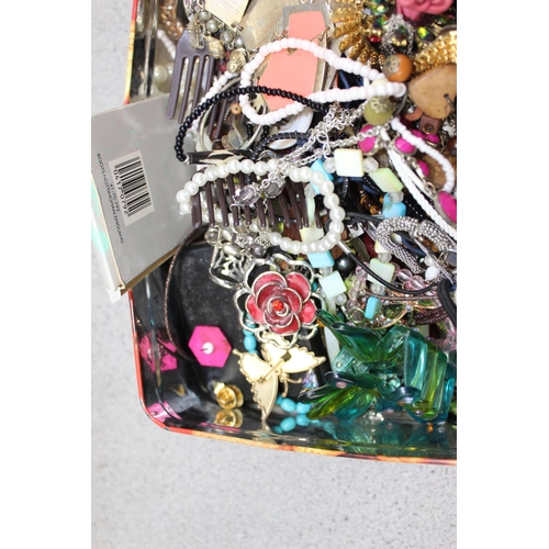 1111 - Qty of assorted costume jewellery, approx 2.8kg gross