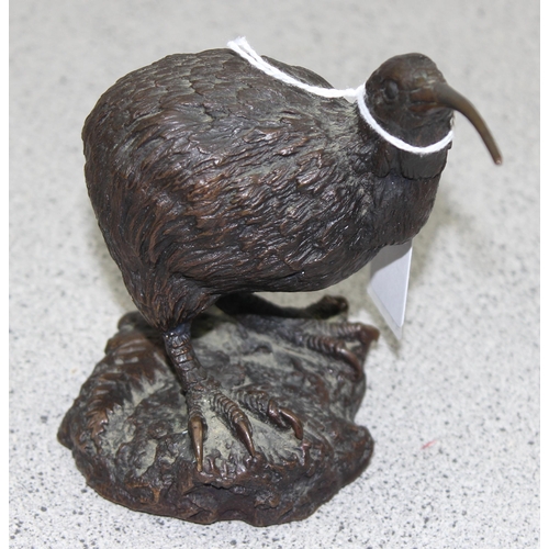 1651 - Well cast bronze model of a Kiwi