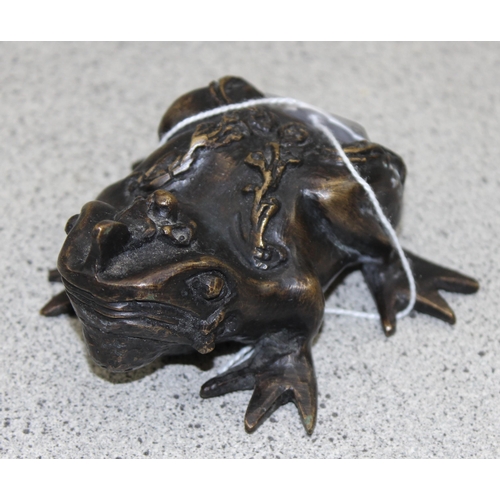 1653 - Hollow cast bronze Chinese toad