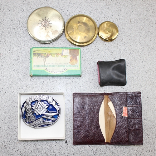 1662 - Qty of misc items to inc Horse Imperial brand purse, various vintage compacts etc