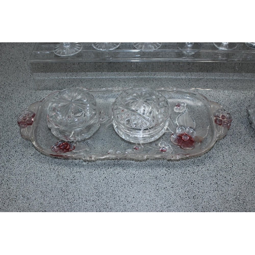 1799 - Mixed box of vintage cut glass to include wine & sherry glasses