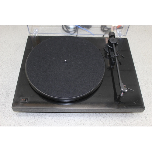 811 - Project Debut ll turntable in box