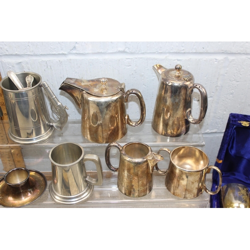 1035 - Qty of assorted silver plate and other metalware to inc some boxed items