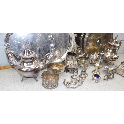 1036 - Mixed lot of silver plate to include silver plated tea set & trays