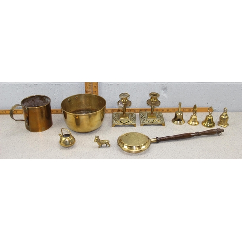 1807 - Mixed lot of brass & copper, to include candlesticks & cooking pots