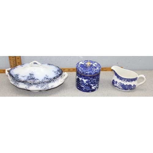 1809 - Qty of blue & white part dinner & tea services, mainly willow pattern