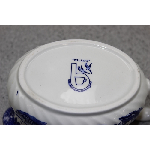 1809 - Qty of blue & white part dinner & tea services, mainly willow pattern