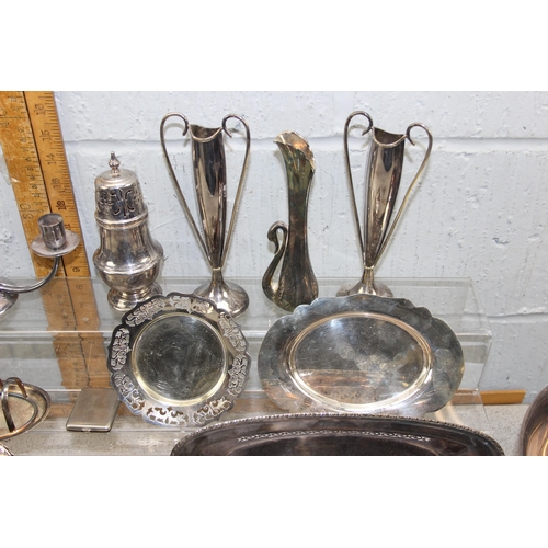 1044 - Mixed lot of vintage silver plate to include a punch bowl, salver & teapot