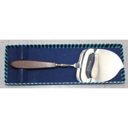 1045 - Qty of cutlery & flatware to include silver plate some boxed