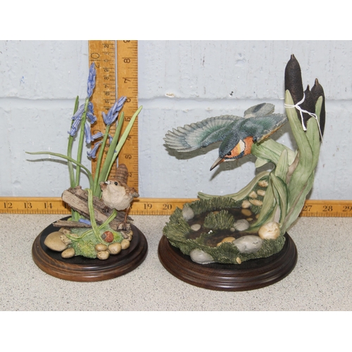 1677 - 2 Border Fine Arts models of Kingfisher & Wren