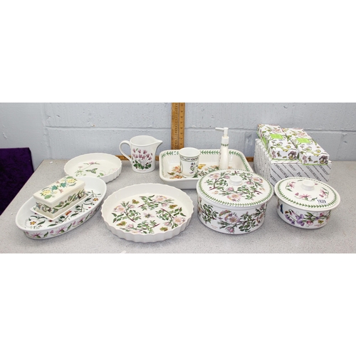 1829 - Large quantity of Portmeirion Botanic Garden pottery to include cooking pots & flan dish