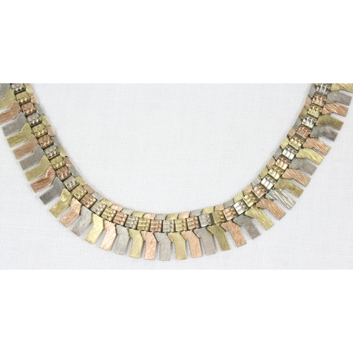 1116 - A retro 9ct gold necklace formed with 3 colours of gold, white, rose and yellow, approx 21.31g gross