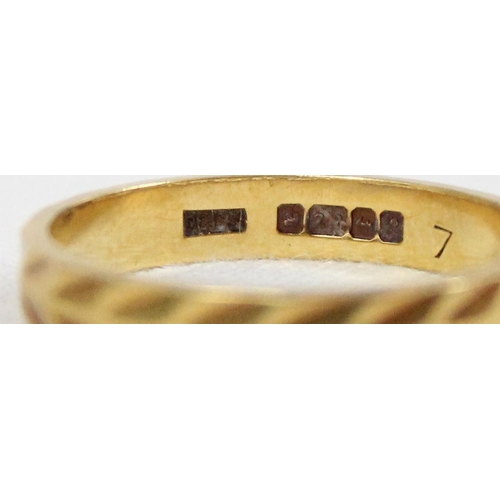 1129 - 22ct gold wedding band with geometric pattern, Birmingham 1989, approx size O, approx 3.24g gross