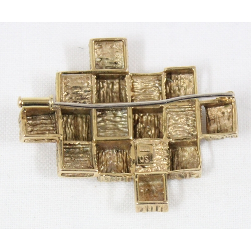 1153 - An unusual retro 9ct gold brooch, date marks indistinct but likely c.1970, marked GAM OS, approx 10.... 