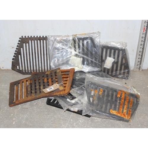 1787 - Quantity of cast iron fire grates