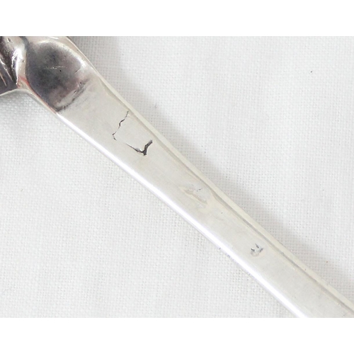 1076 - A silver dog nose spoon, likely Queen Anne period c.1705 but marks rubbed, XRF tests approx 95% pure... 