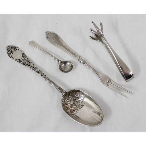 1078 - Qty of assorted silver items to inc a decorative silver tea spoon, London 1895 by West & Son (Langle... 