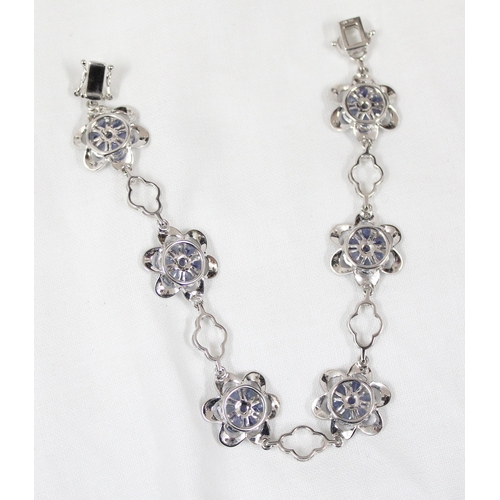 1158 - An 18ct white gold bracelet set with 6 flowers made from diamonds and cornflower blue stones, possib... 