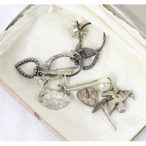 1185 - Qty of silver jewellery items to inc Dutch coin bracelet, humming bird pendant etc